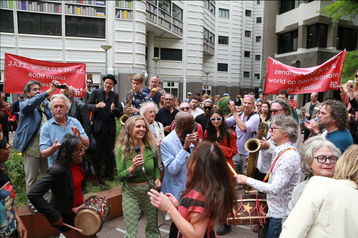 Protest wereldmuziek- en jazz leidt tot constructief gesprek met NPO top en plannen voor meer inclusie